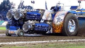 国产拖拉机改铲斗视频,高效作业新体验